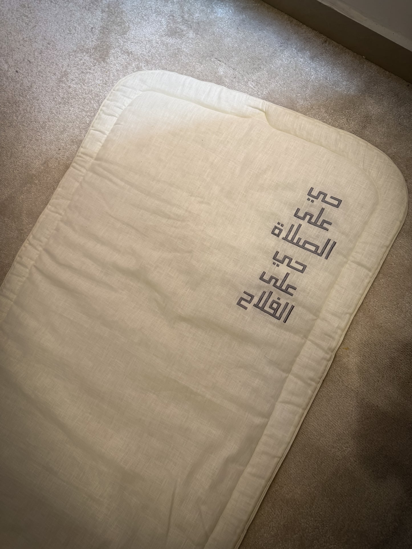 سجادة صلاة بعبارة دينية