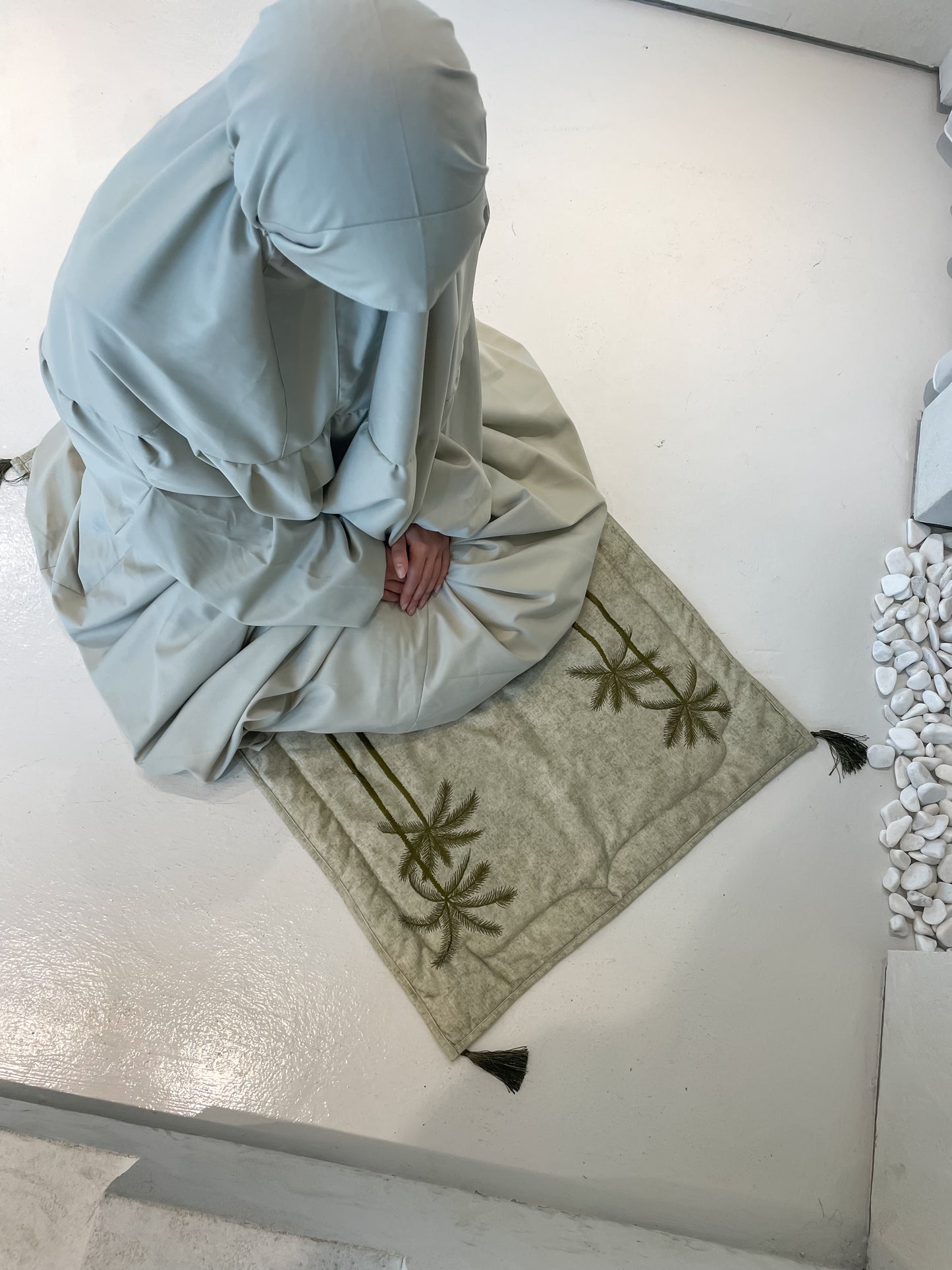 طقم صلاة بتطريز النخل
