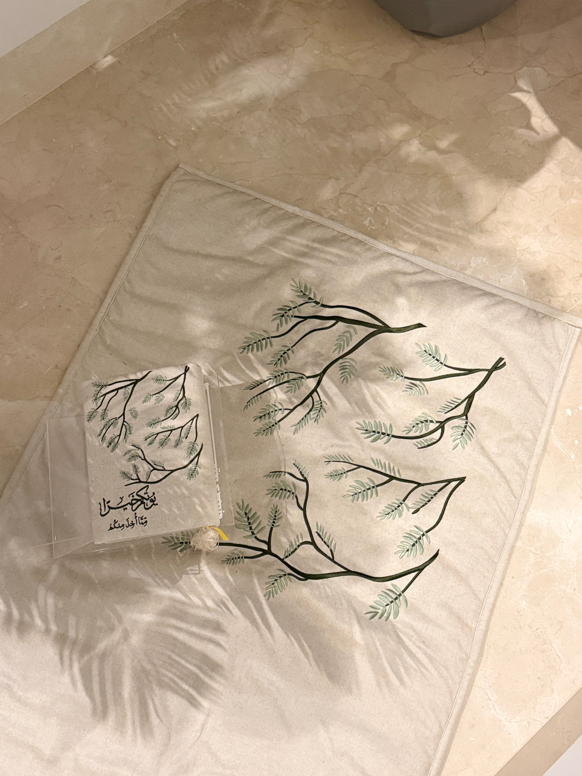 طقم صلاة ذَوَاتَا أَفْنَانٍ