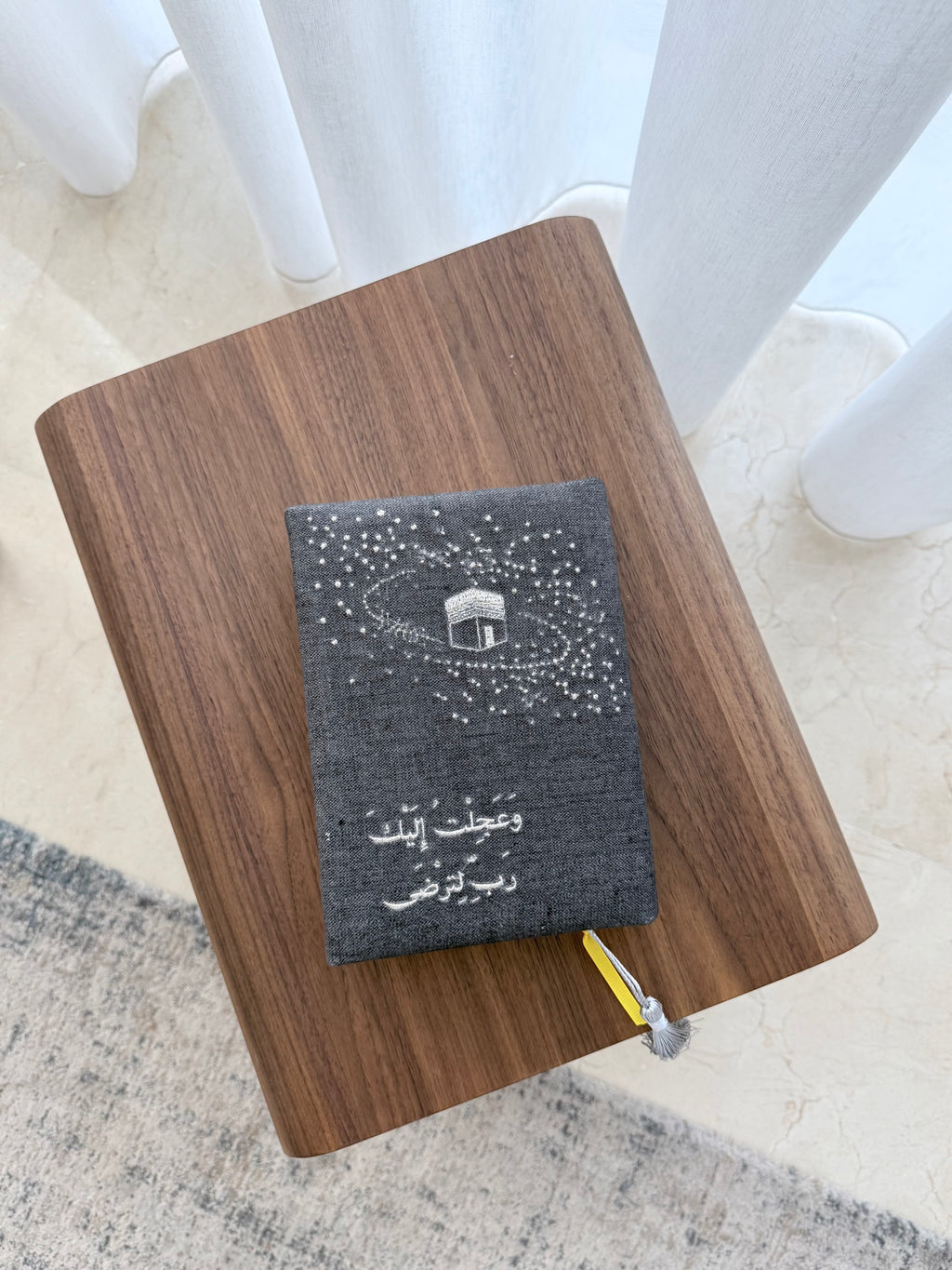طقم صلاة بِبَكَّةَ مُبَارَكًا