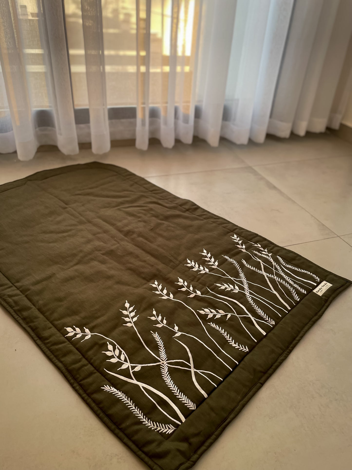 Prayer mat تطريز يدوي ورد أنيق