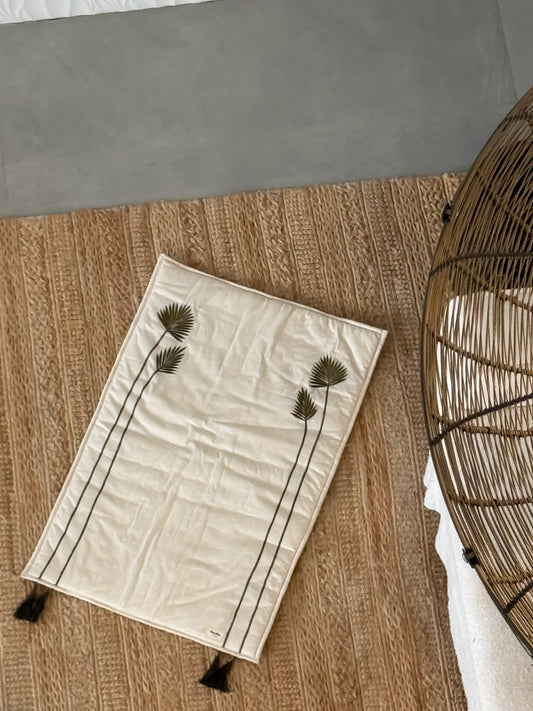 طقم صلاة وظلٍ ممدود