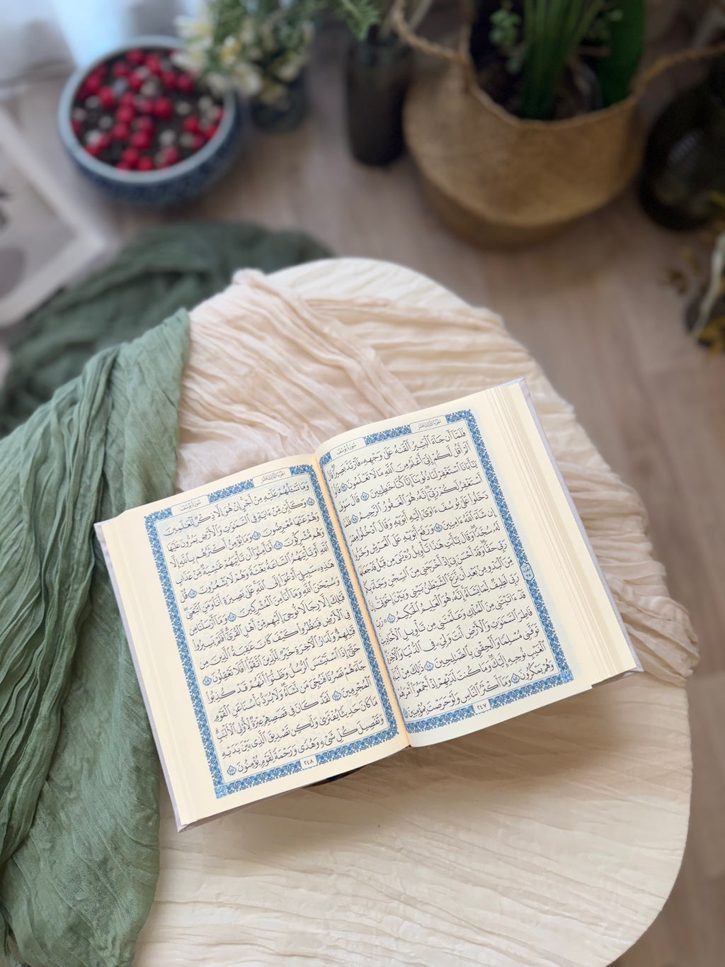 مصحف من ذهب ولؤلؤا