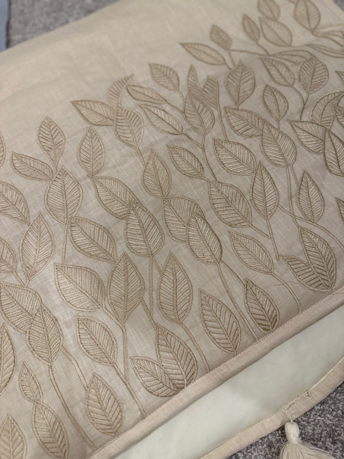 طقم صلاة فخم بتطريز ورق الشجر